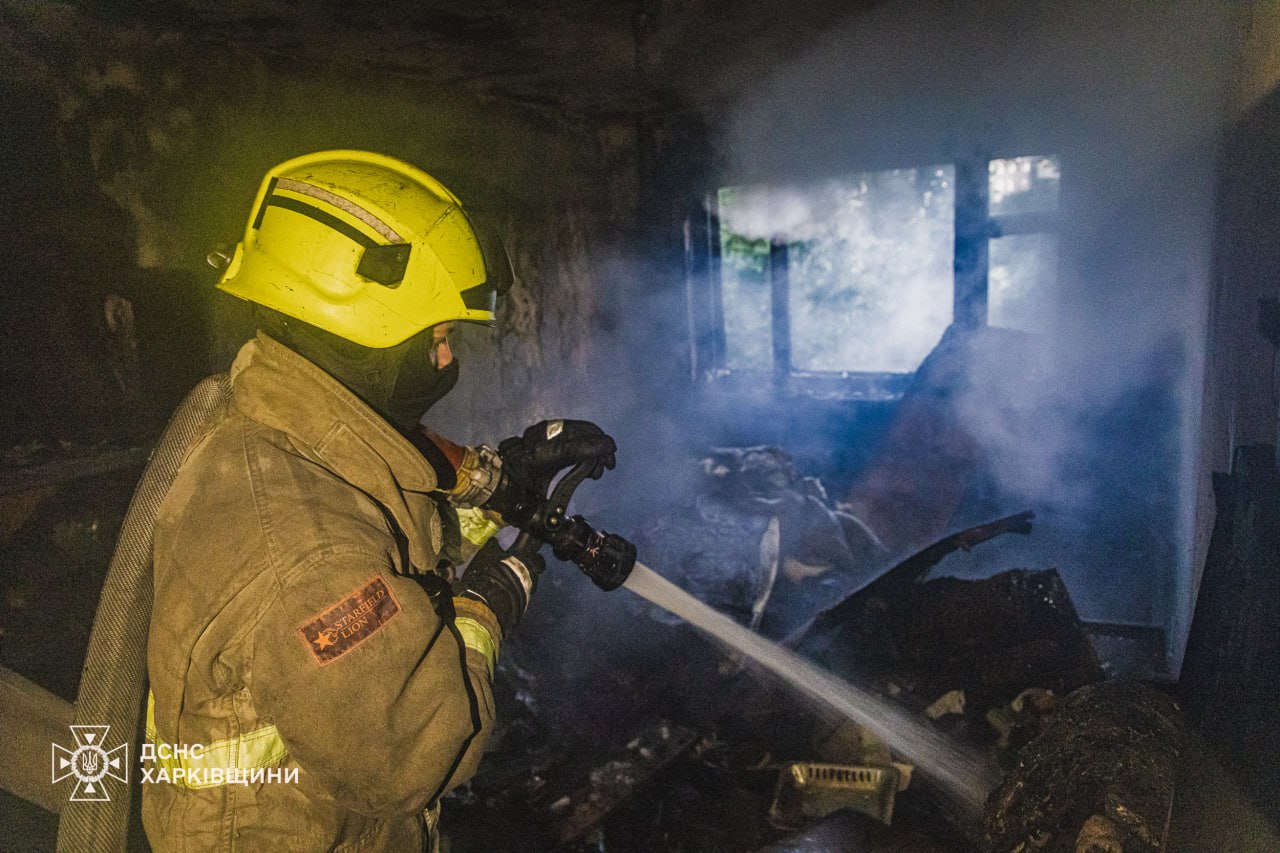 Задимлена квартира, троє постраждалих і врятований кіт: подробиці ранкової пожежі в Харкові